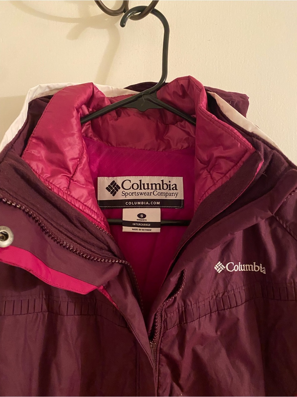 Vintage early 2000s Columbia Women's Two-Tone Maroon and Pink Outdoor Jacket